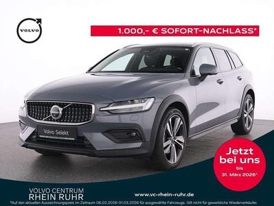 Gebraucht Volvo V60 CC Plus 197 PS (144 kW) 2023 Grau thunder grey / metallic Kombi
