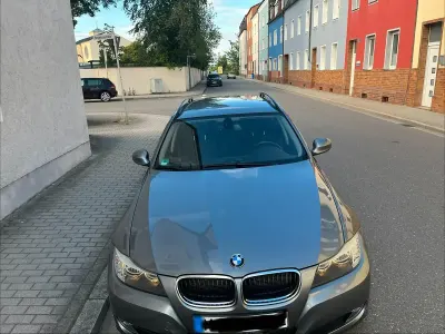 Gebraucht BMW 320 177 PS (130 kW) 2009 Grau Kombi