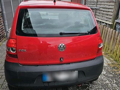 Gebraucht VW Fox 54 PS (39 kW) 2009 Rot Kleinwagen