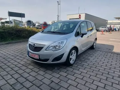 Gebraucht Opel Meriva Design Edition 101 PS (74 kW) 2011 Silber Van / Kleinbus