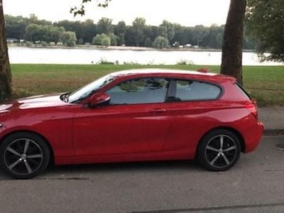 Gebraucht BMW 114 102 PS (75 kW) 2013 Rot Kleinwagen