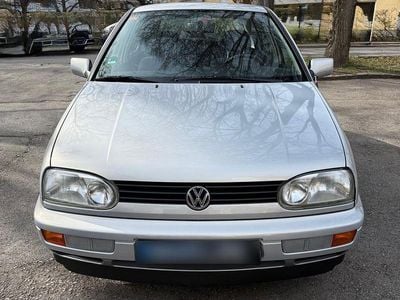 Second-hand VW Golf III 75 CP (55 kW) 1995 Argintiu Berlinǎ
