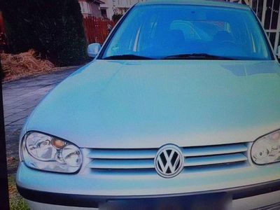 Silber Gebraucht 2001 VW Golf IV Kleinwagen | 1.450 €