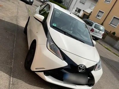 Gebraucht Toyota Aygo 69 PS (50 kW) 2016 Weiß Kleinwagen