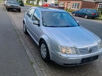 Gebraucht VW Bora 132 PS (97 kW) 2001 Grau Limousine