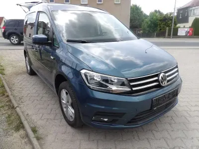 Używany VW Caddy Comfortline 125 KM (91 kW) 2017 Zielony Minivan