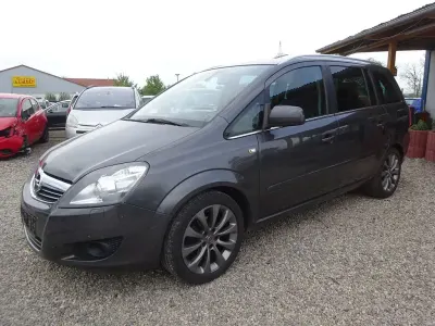 Usata Opel Zafira Innovation 140 CV (102 kW) 2011 Grigio Monovolume