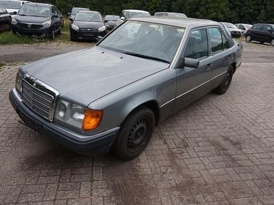 Grau Gebraucht 1991 Mercedes 200 Limousine | 2.990 €