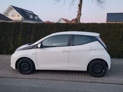 Weiß Gebraucht 2018 Toyota Aygo Team Kleinwagen | 9.700 € (Fairer Preis)
