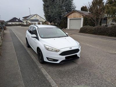 Weiß Gebraucht 2017 Ford Focus Limousine | 4.930 € (Guter Preis)