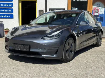 Begagnad Tesla Model 3 350 kW (476 HK) 2020 Grå Sedan