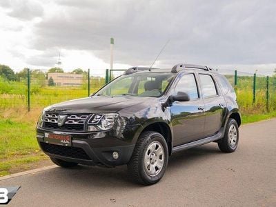 Grau Gebraucht 2016 Dacia Duster Lauréate SUV | 7.990 € (Fairer Preis)