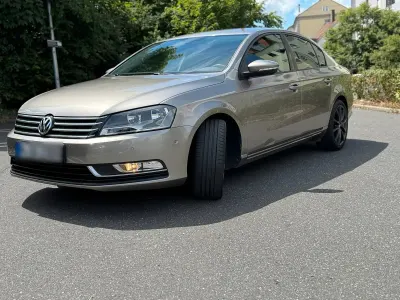 Gebraucht VW Passat 122 PS (89 kW) 2013 Grau Limousine