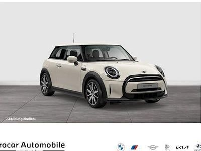 Weiß Gebraucht 2022 Mini Cooper Clubman Classic Kombi | 22.420 € (Guter Preis)
