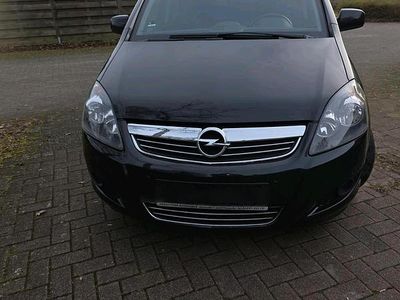 Schwarz Gebraucht 2011 Opel Zafira Van / Kleinbus | 2.750 € (Etwas zu teuer)