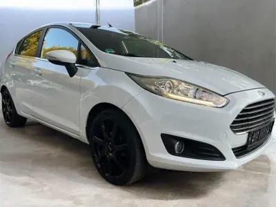 Gebraucht Ford Fiesta Titanium 101 PS (74 kW) 2014 Weiß Kleinwagen