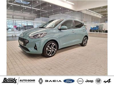 Mangrove green (metallic) Gebraucht 2024 Hyundai i10 Prime Kleinwagen | 16.450 € (Fairer Preis)