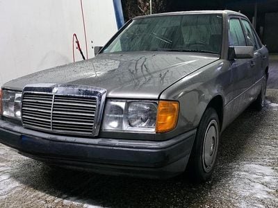 Usata Mercedes E230 132 CV (97 kW) 1988 Grigio Berlina