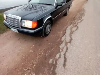 Gebraucht Mercedes E230 132 PS (97 kW) 1991 Schwarz Kombi