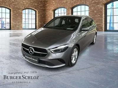 Gebraucht Mercedes B180 136 PS (100 kW) 2025 Metalliclack mountaingrau Kleinwagen