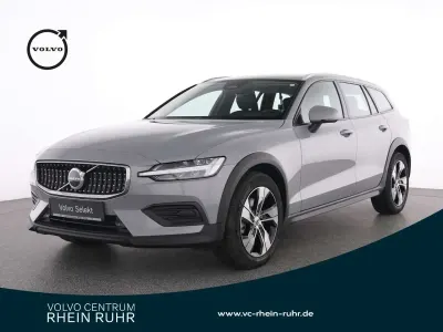 Gebraucht Volvo V60 CC Plus 197 PS (144 kW) 2024 Grau vapour grey / metallic Kombi
