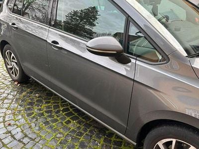 Grau Gebraucht 2017 VW Golf Sportsvan Sound Van / Kleinbus | 15.500 € (Fairer Preis)