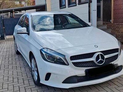 Usata Mercedes A180 122 CV (89 kW) 2016 Bianco Berlina
