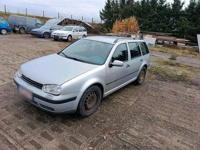 Grau Gebraucht 2000 VW Golf IV Kombi | 1.000 € (Fairer Preis)