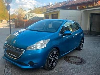 Usata Peugeot 208 82 CV (60 kW) 2012 Blu Utilitaria