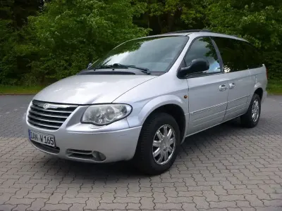 Używany Chrysler Grand Voyager 174 KM (127 kW) 2005 Srebrny Minivan