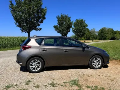 Gebraucht Toyota Auris 132 PS (97 kW) 2017 Grau Limousine