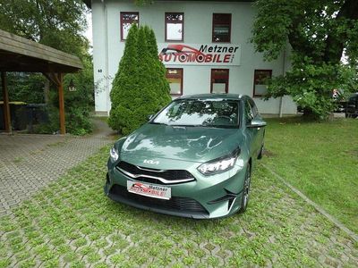 Neu Kia Ceed Sportswagon 140 PS (102 kW) 2025 Grün Kombi