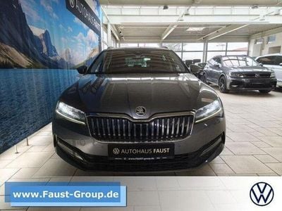Usado Skoda Superb Ambition 200 HP (147 kW) 2023 Cinzento Carrinha