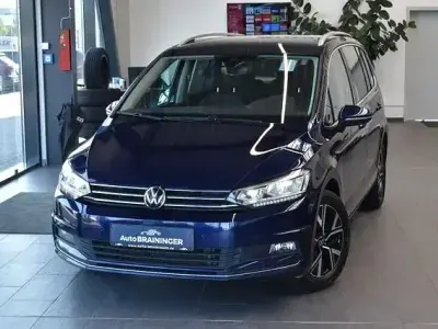 Gebraucht VW Touran Highline 150 PS (110 kW) 2023 Blau Van / Kleinbus