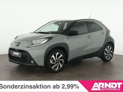Gebraucht Toyota Aygo X Team 72 PS (52 kW) 2024 Urban khaki/ night sky black SUV