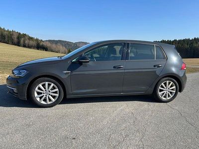 Gebraucht VW Golf VII Highline 131 PS (96 kW) 2019 Grau Limousine