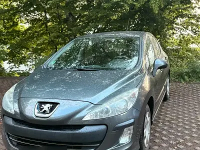 Gebraucht Peugeot 308 120 PS (88 kW) 2010 Grau Limousine