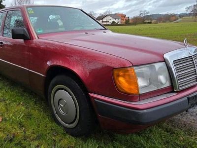 Rot Gebraucht 1989 Mercedes E200 Limousine | 3.600 €