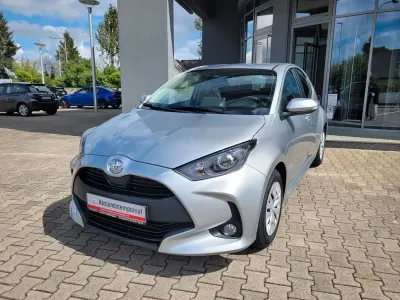 Gebraucht Toyota Yaris Comfort 125 PS (91 kW) 2023 Silber metallic Kleinwagen