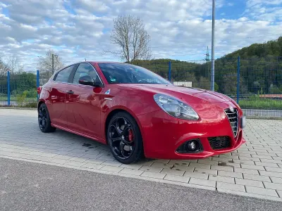 Gebraucht Alfa Romeo Giulietta Quadrifoglio Verde 241 PS (177 kW) 2014 Rot Kleinwagen