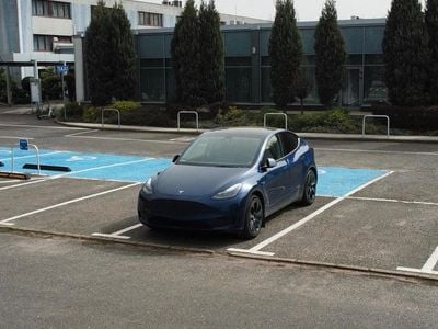 Usado Tesla Model Y Standard Range 219 kW (299 HP) 2023 Azul SUV