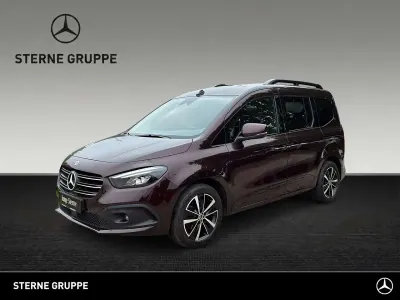 Gebraucht Mercedes T180 Progressive 116 PS (85 kW) 2024 Rot Van / Kleinbus