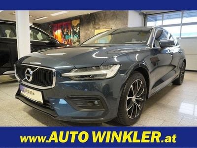 Blau Gebraucht 2019 Volvo V60 Momentum Kombi | 22.200 € (Guter Preis)