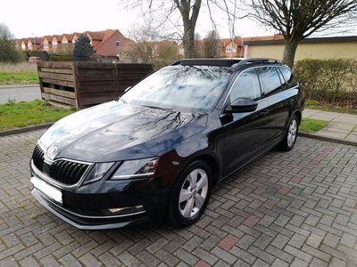 gebraucht Skoda Octavia Kombi 2.0TDI DSG Style LED DCC Panorama