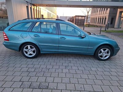 Blau Gebraucht 2001 Mercedes C200 Avantgarde Limousine | 8.900 €