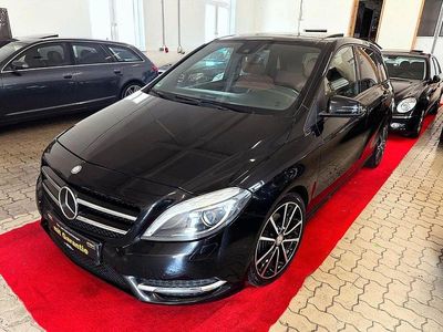 Gebraucht Mercedes B200 Night 136 PS (100 kW) 2015 Schwarz Van / Kleinbus