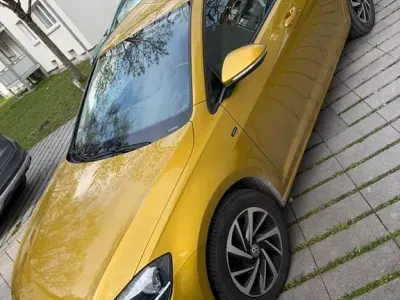 Gebraucht VW Golf VII Join 116 PS (85 kW) 2017 Gelb Limousine