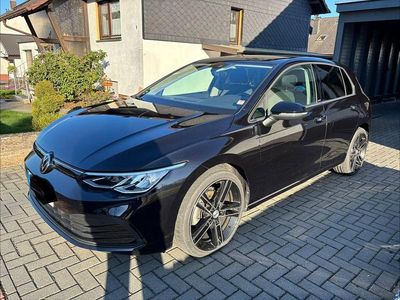 Second-hand VW Golf VII United 150 CP (110 kW) 2021 Negru Hatchback