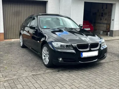Gebraucht BMW 320 177 PS (130 kW) 2010 Schwarz Limousine