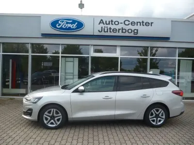 Używany Ford Focus Cool & Connect 125 KM (91 kW) 2022 Srebrny Kombi